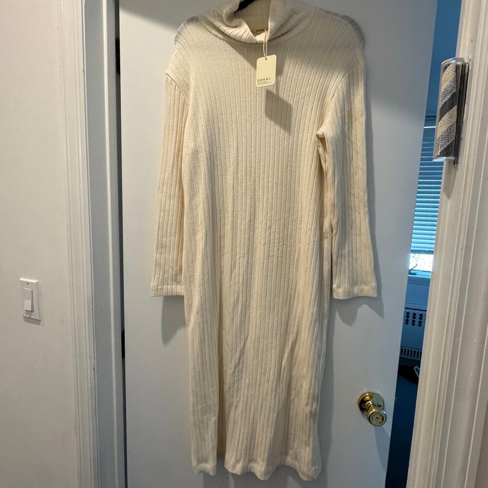 DONNI NWT SWEATER RIB TURTLENECK DRESS size medium.